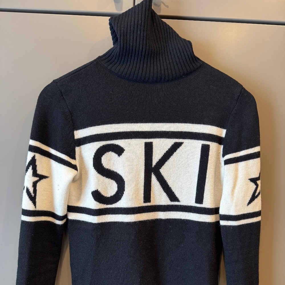 PERFECT MOMENT EXTRA FINE MERINO WOOL TURTLENECK SWEATER, SIZE S